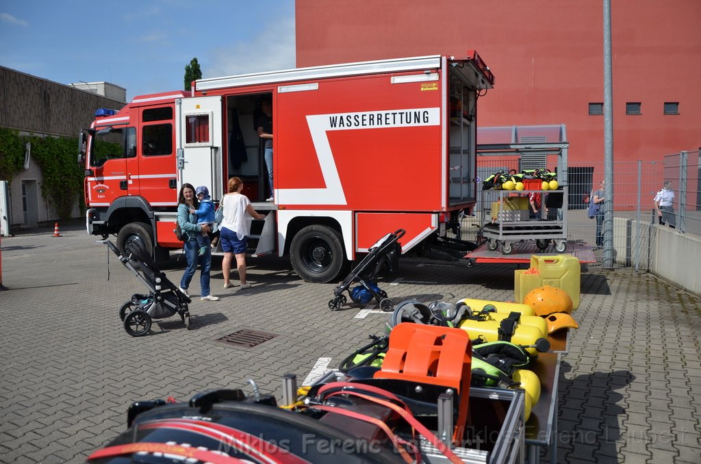 Tag der Offenen Tuer BF Koeln Weidenpesch Scheibenstr P010.JPG